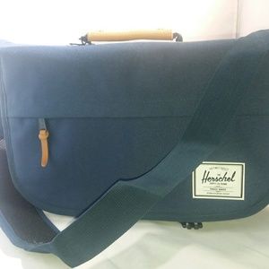 Net Herschel Pop Quiz Messenger Bag